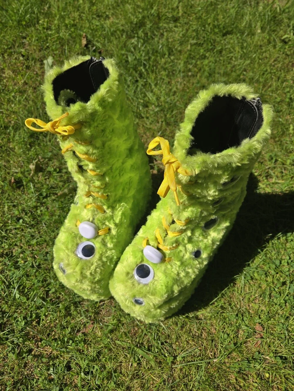 Demonia Dolls Kill Googly Eyed Furry Monster Alien Platform Boots Halloween